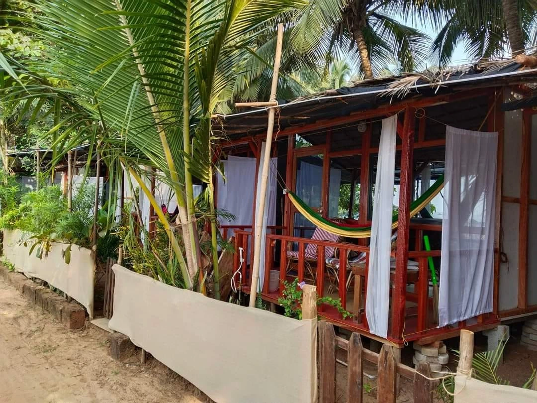 Standard AC Hut