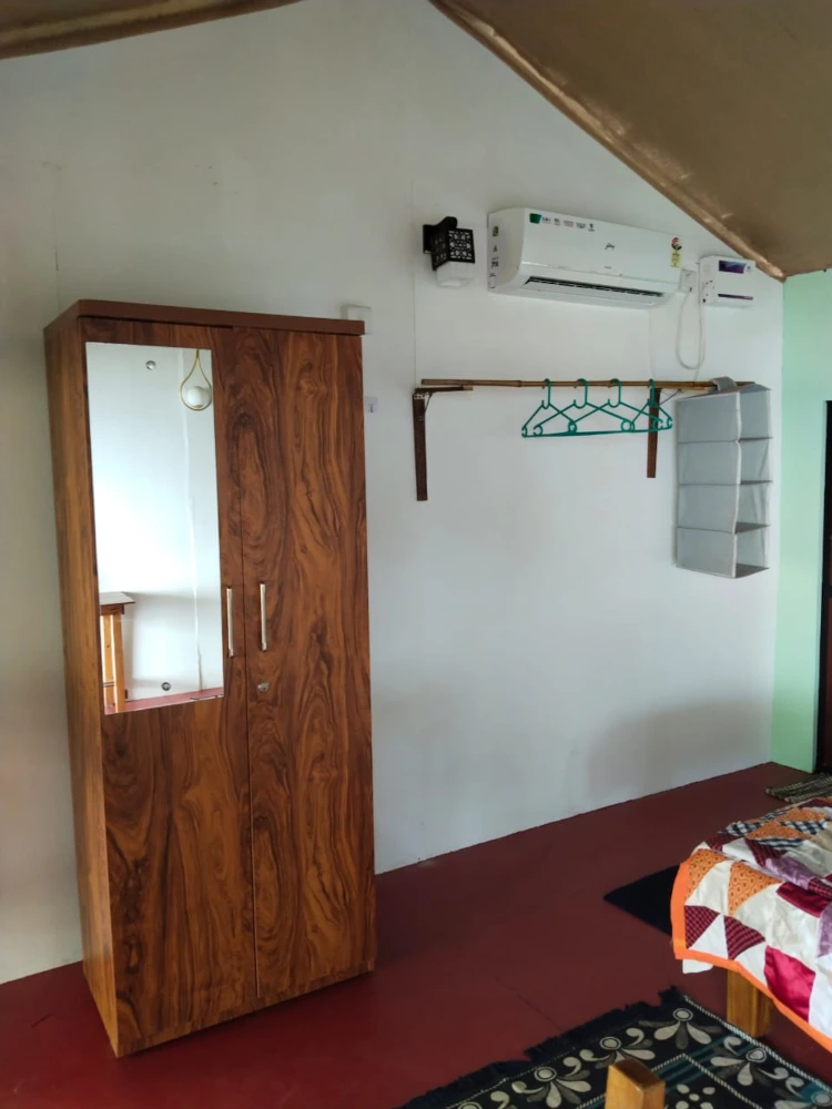 Deluxe AC huts