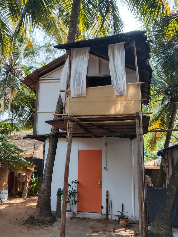 Double Floor Non-Ac Huts