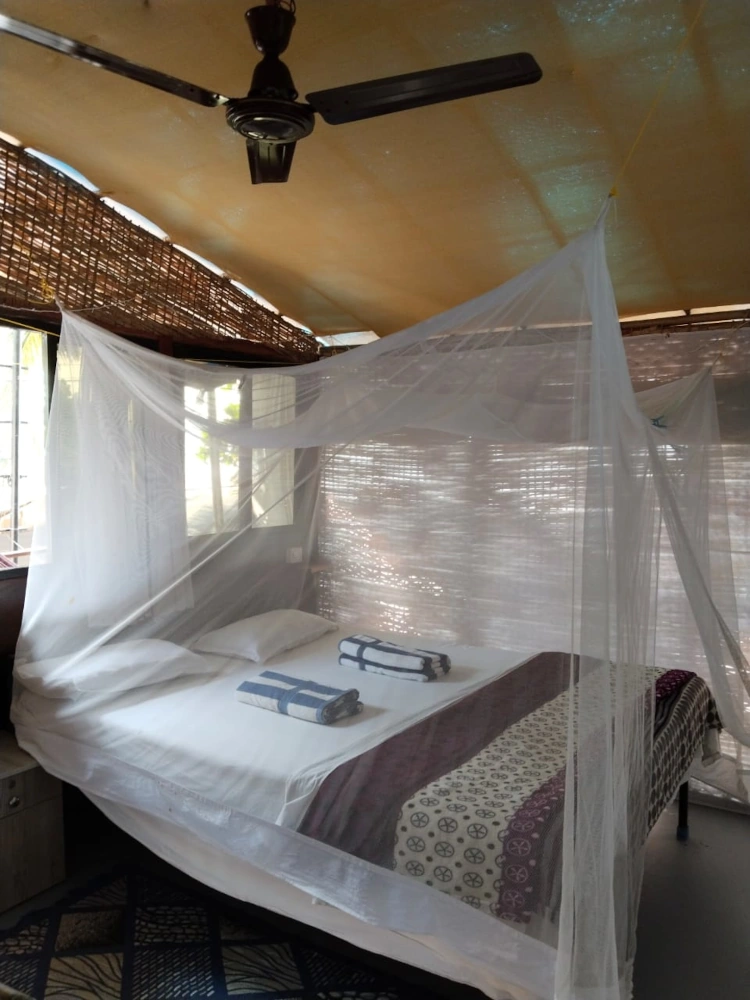 Double Floor Non-Ac Huts